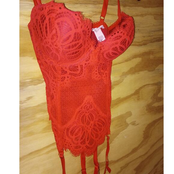 Women's Victoria's Secret Red Lace Lingerie 34C Garter Straps - Picture 2 of 3